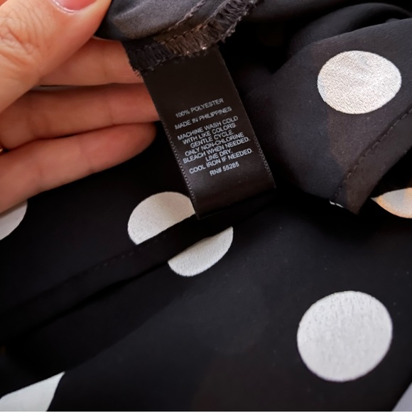 Express Women Black with white polka dot button down collard blouse sz XS - Picture 3 of 7